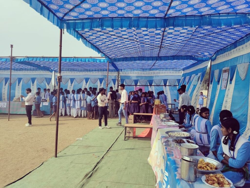 शासकीय उच्चतर माध्यमिक विद्यालय धाराशिव में खाने-पीने के स्टॉल,पकवानों से महका स्कूल 2 img 20240111 wa00067548507050491153980 1068x802 1