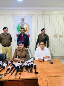 रायपुर जनभूमि न्यूज़ : रायपुर में दंपत्ति से लूट, घटना को अंजाम देने वाला आरोपी गिरफ्तार 1 क्राइम न्यूज़ रायपुर में दंपत्ति से लूट घटना को अंजाम देने वाला आरोपी गिरफ्तार
