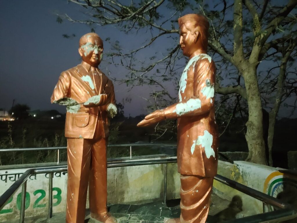 बाबा भीमराव अम्बेडकर की स्टैच्यू मे हुआ तोड़फोड़ भीम क्रांतिकारी छत्तीसगढ़ ने लिया मामले को संज्ञान दिया<br><br>तहसील व लवन थाना मे दिए ज्ञापन <br> 2 IMG 20240209 WA0158