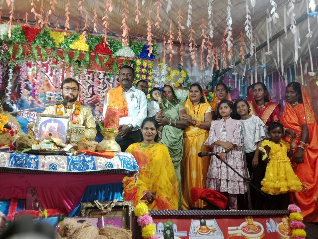 मानव रूपी भव सागर से पार लगाने का प्रमुख माध्यम है शिव महापुराण यज्ञ पंडित अमित सरस भारती 1 IMG 20240217 WA0186 1