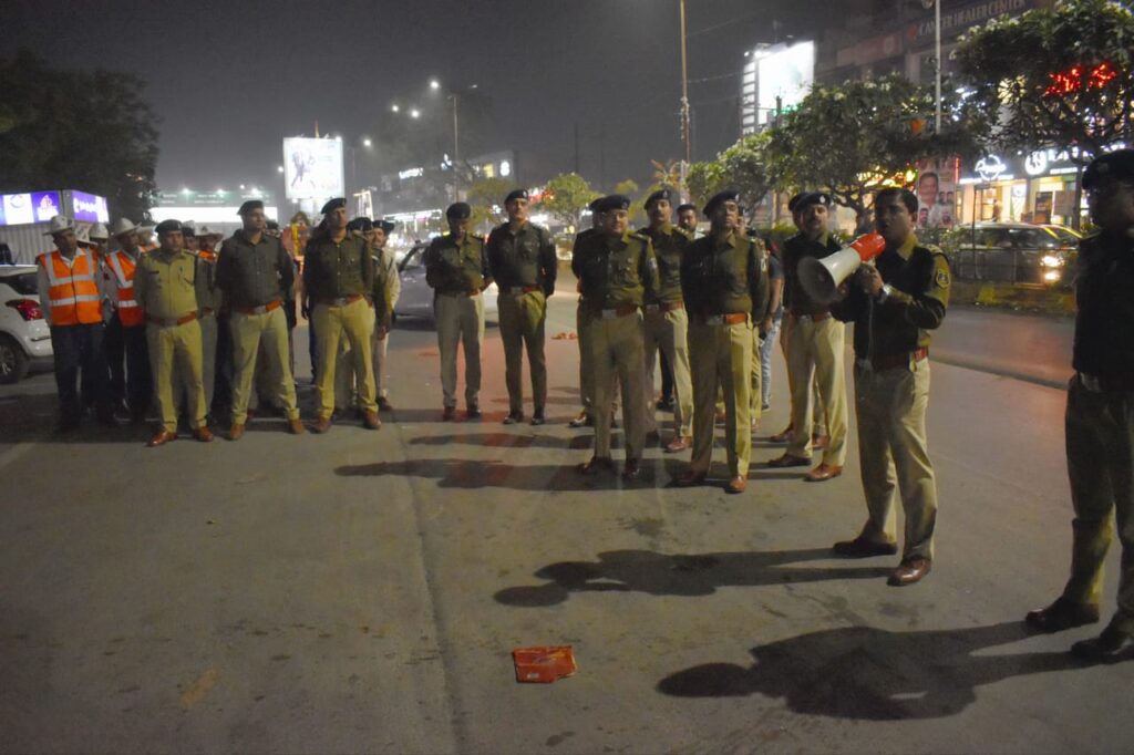 रायपुर पुलिस द्वारा होटल, लाॅज, ढ़ाबा, कैफे एवं बार की, की गई आकस्मिक चेकिंग 6 IMG 20240219 WA0124