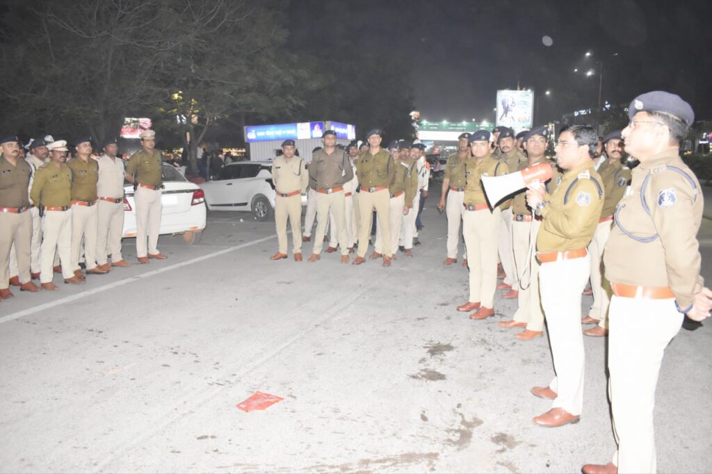 रायपुर पुलिस द्वारा होटल, लाॅज, ढ़ाबा, कैफे एवं बार की, की गई आकस्मिक चेकिंग 7 IMG 20240219 WA0125