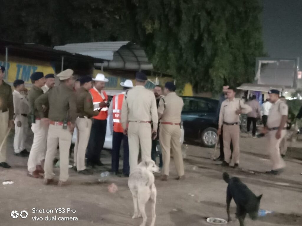 रायपुर पुलिस द्वारा होटल, लाॅज, ढ़ाबा, कैफे एवं बार की, की गई आकस्मिक चेकिंग 5 IMG 20240219 WA0126