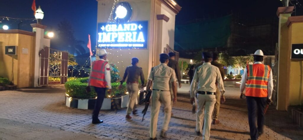 रायपुर पुलिस द्वारा होटल, लाॅज, ढ़ाबा, कैफे एवं बार की, की गई आकस्मिक चेकिंग 3 IMG 20240219 WA0129