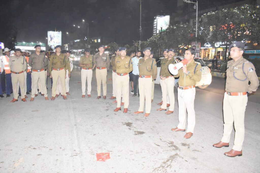 रायपुर पुलिस द्वारा होटल, लाॅज, ढ़ाबा, कैफे एवं बार की, की गई आकस्मिक चेकिंग 9 IMG 20240219 WA0139