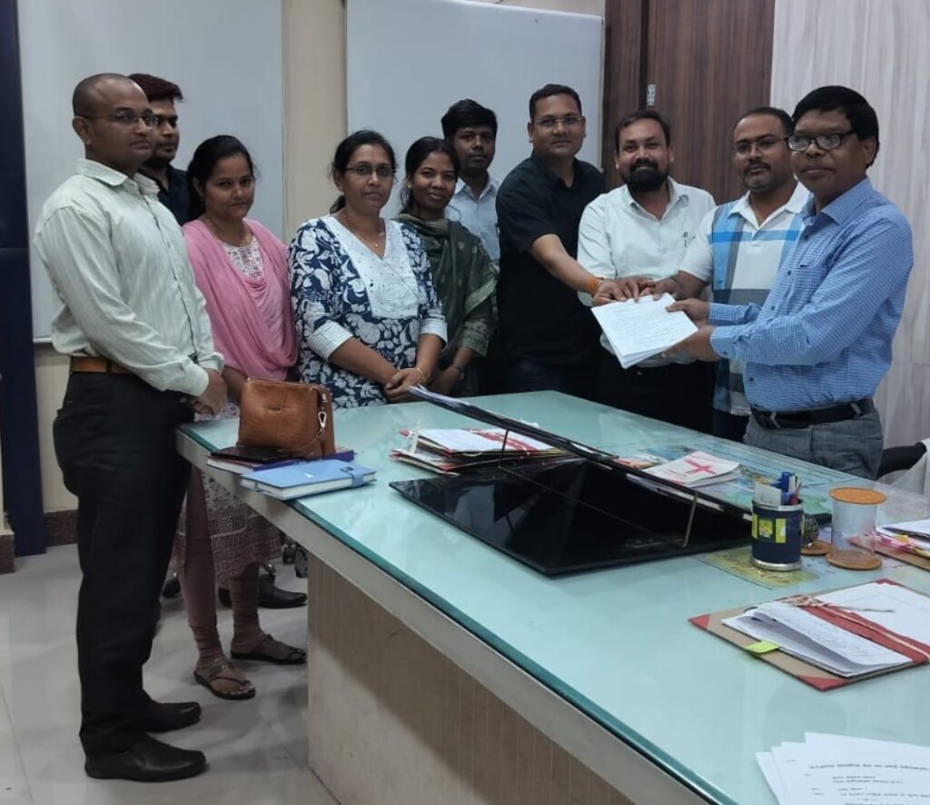 इकदिववसीय सामूहिक अवकाश पर तहसीलदार हुए लामबंद 1 IMG 20240219 WA0257