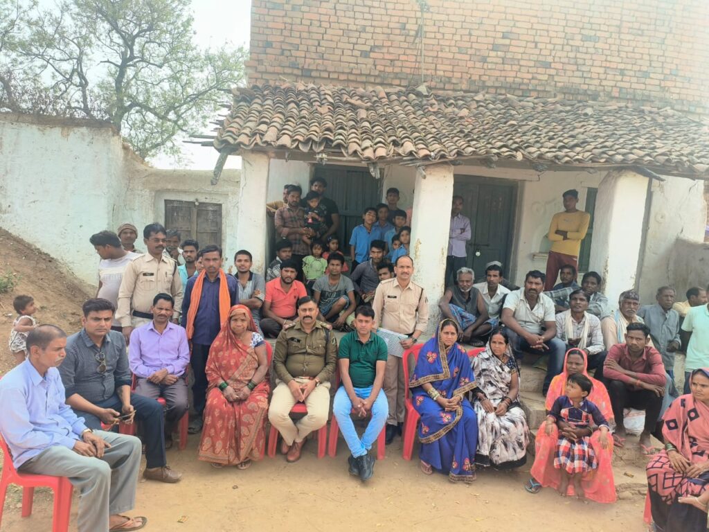 थाना भाटापारा शहर एवं सुहेला पुलिस द्वारा अभियान सृजन के तहत ग्राम सेम्हराडीह, सरकीपार एवं मेहता नगर भाटापारा में चलित थाना लगाकर आयोजित किया गया नशे के विरुद्ध जागरूकता कार्यक्रम<br> 2 IMG 20240227 WA0135 1