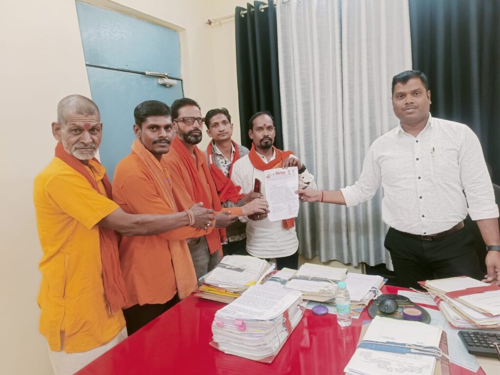 जंगल काट लगाया जा रहा उद्योग शिवसेना उद्धव बाला साहेब ठाकरे ने एसडीएम को सौंपा ज्ञापन 1 Polish 20240202 131621420