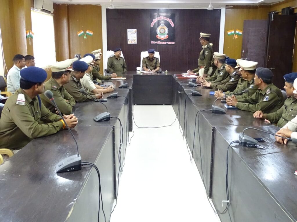 सदानंद कुमार द्वारा आज वरिष्ठ पुलिस अधीक्षक जिला बलौदाबाजार-भाटापारा के रूप में किया गया पदभार ग्रहण 2 Polish 20240208 143304041