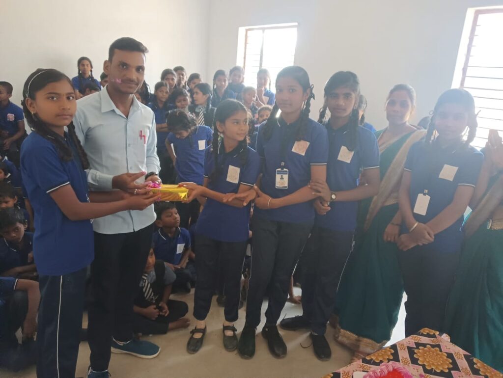 करहिबाजार महामाया विद्यालय मे किया गया अलबेंडा जोल दवाई खिलाने के साथ सिकलसेल टेस्ट,और हेल्थ चेकअप सक्षम जिला चेरेवेति प्रकोष्ट प्रमुख अमित यादव की रही उपस्थिति मे तत्काल आयुष्मान कार्ड बनाया गया । 4 Polish 20240211 203837238