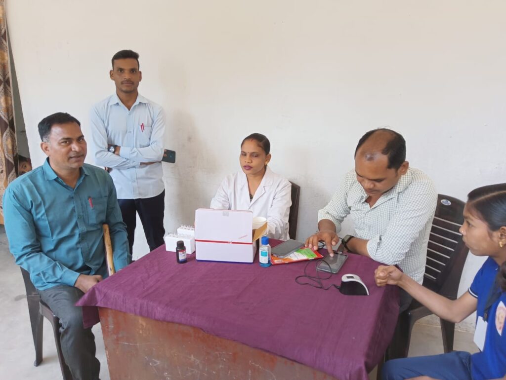करहिबाजार महामाया विद्यालय मे किया गया अलबेंडा जोल दवाई खिलाने के साथ सिकलसेल टेस्ट,और हेल्थ चेकअप सक्षम जिला चेरेवेति प्रकोष्ट प्रमुख अमित यादव की रही उपस्थिति मे तत्काल आयुष्मान कार्ड बनाया गया । 2 Polish 20240211 203848586