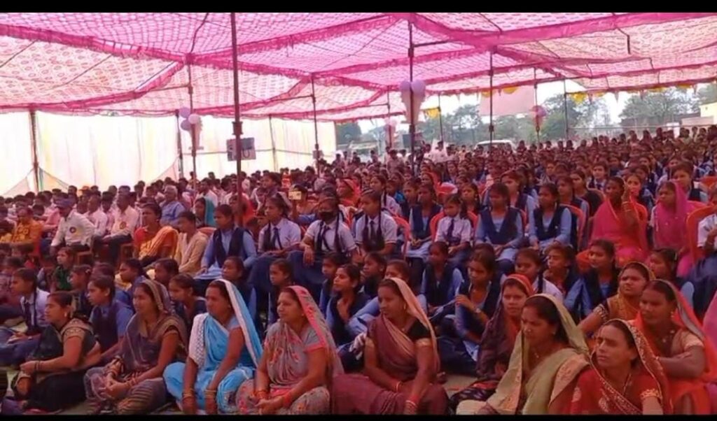 लाहोद स्वामी आत्मानंद उत्कृष्ट विद्यालय के वार्षिक उत्सव में शामिल हुए विधायक संदीप साहू 4 Polish 20240217 185934694