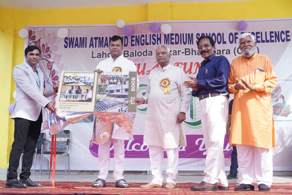 स्वामी आत्मानंद उत्कृष्ट विद्यालय , लाहोद की पत्रिका डोर के कवर पेज का अनावरण 1 Polish 20240218 161438898