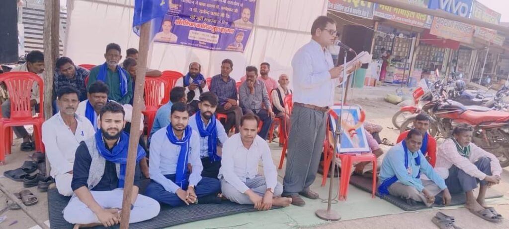 बसपा का अम्बेडकर मूर्ति के लिए भूख हड़ताल जारी 3 IMG 20240305 WA0234