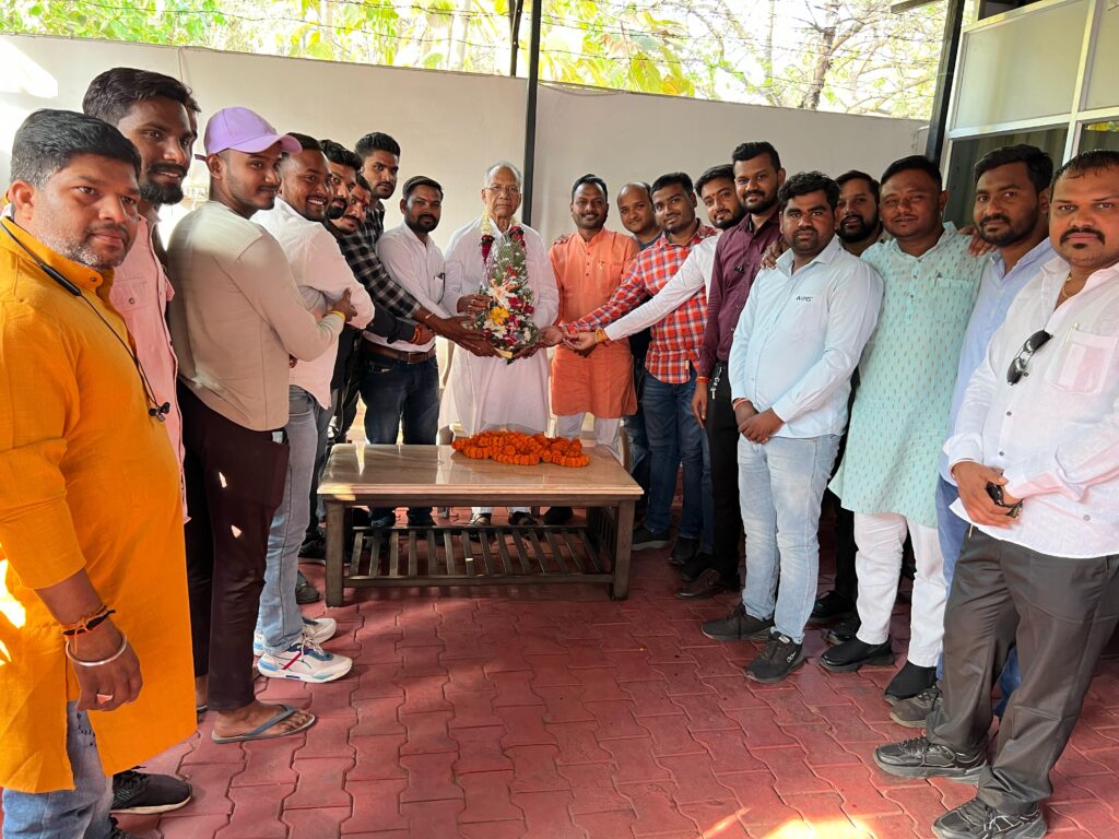 छत्तीसगढ़ प्रदेश साहू संघ के पूर्व अध्यक्ष ताम्रध्वज साहू से छत्तीसगढ़ प्रदेश साहू संघ युवा प्रकोष्ठ के पदाधिकारियों ने मिलकर दी बधाई 1 IMG 20240309 WA0290