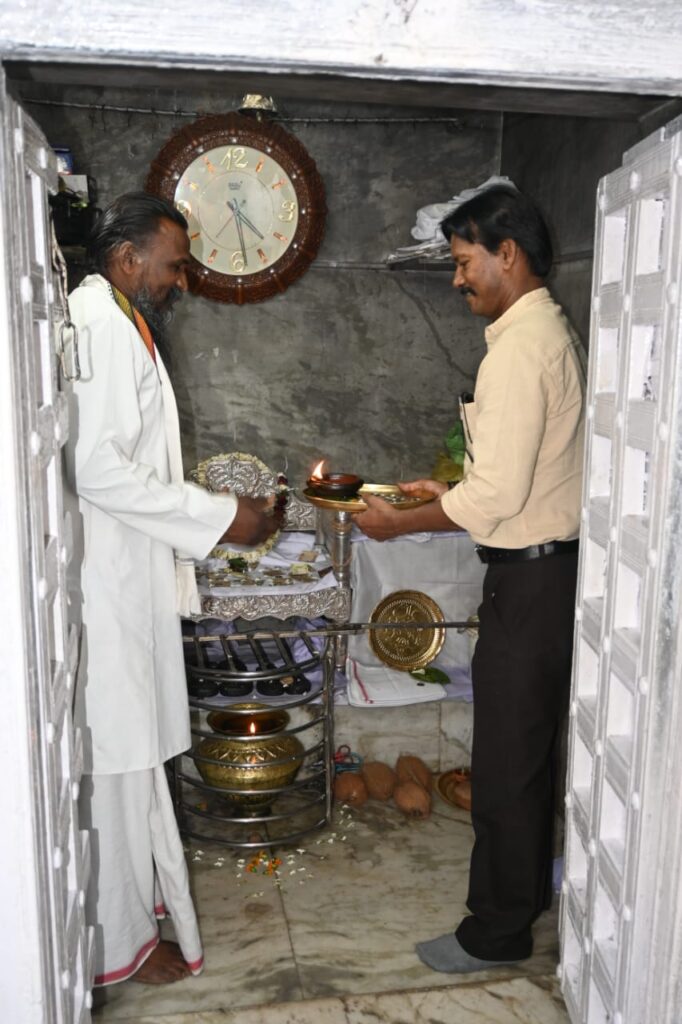 कलेक्टर ने गिरौदपुरी का दौरा कर मेले की तैयारी का लिया जायजा। 1 IMG 20240310 WA0011