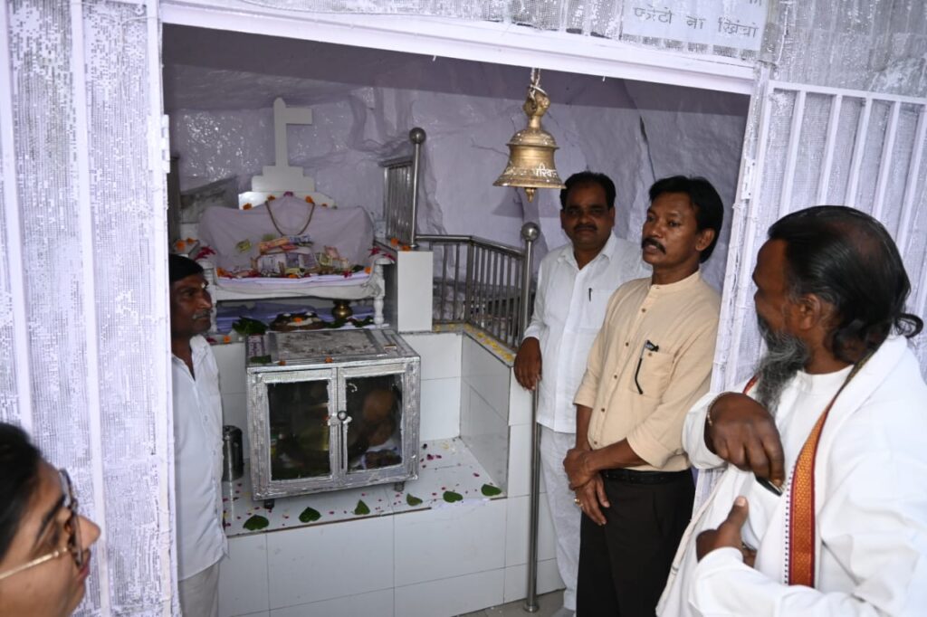 कलेक्टर ने गिरौदपुरी का दौरा कर मेले की तैयारी का लिया जायजा। 2 IMG 20240310 WA0015