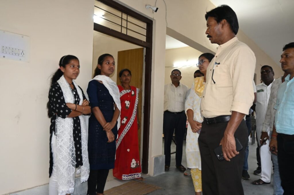 कलेक्टर ने गिरौदपुरी का दौरा कर मेले की तैयारी का लिया जायजा। 3 IMG 20240310 WA0016