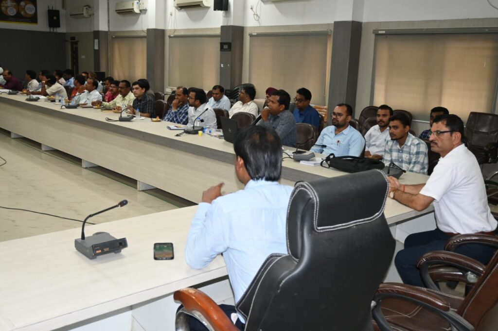 लोकसभा निर्वाचन 2024 के लिए मास्टर ट्रेनर का प्रशिक्षण हुआ संपन्न 3 IMG 20240313 WA0185