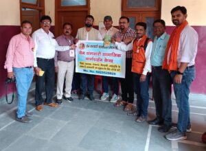सेन संगवारी सेवा समिति द्वारा रायपुर पहुंचकर सेन समाज जिला अध्यक्ष मनोज ठाकुर और सचिव नारायण सेन का सेन जी महाराज की चित्र देकर किया गया सम्मान । 3 IMG 20240317 WA0248
