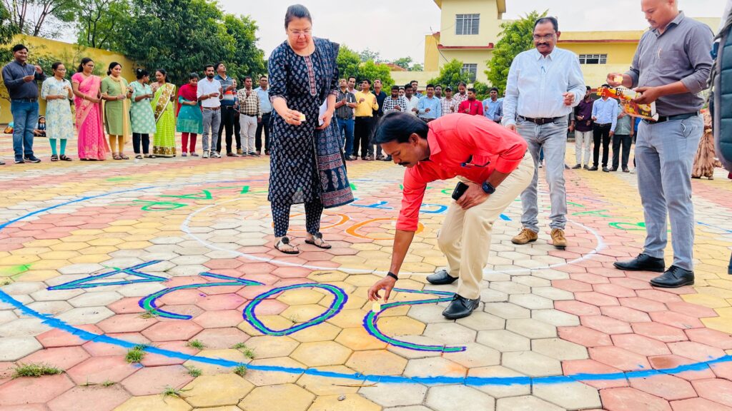 कैंडल लाइटिंग व हस्ताक्षर अभियान से दिया गया मतदाता जागरूकता का संदेश । 2 IMG 20240320 WA0008