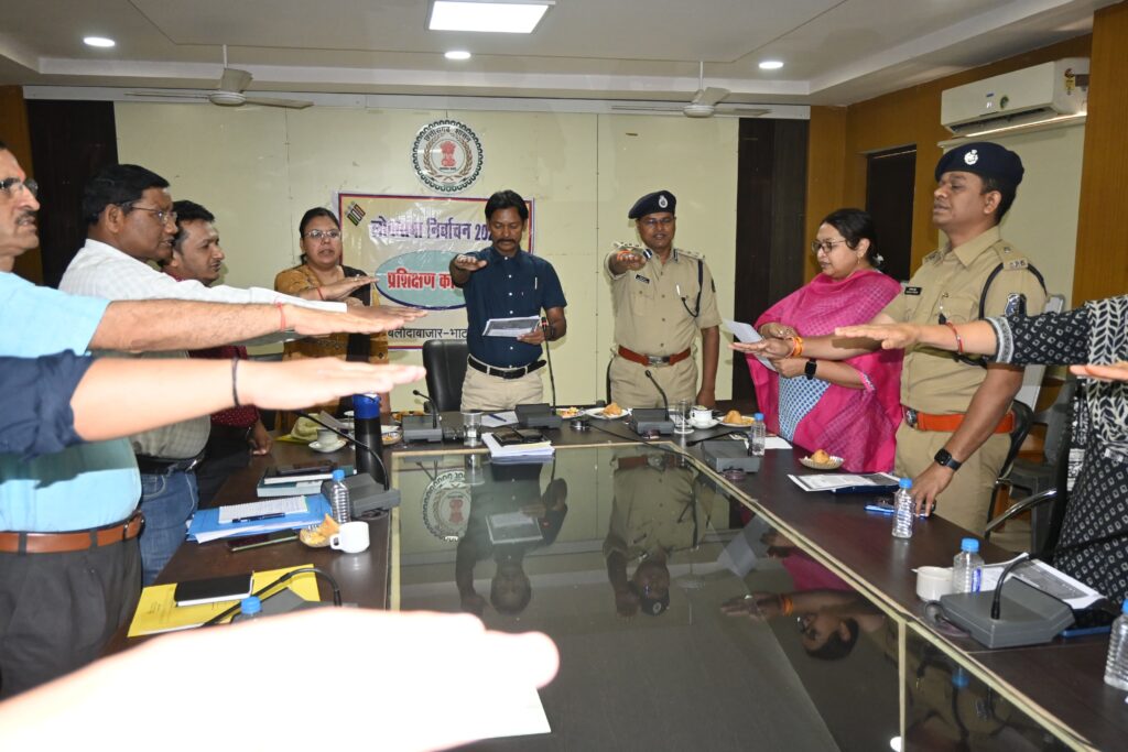 कलेक्टर एवं एसपी ने शांतिपूर्ण निर्वाचन संचालन के लिए राजस्व एवं पुलिस विभाग के अधिकारियों की ली संयुक्त बैठक 2 IMG 20240329 WA0163