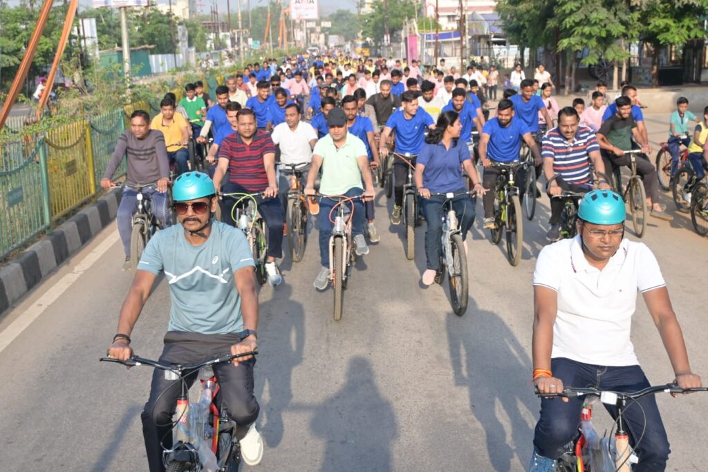 स्वीप कार्यक्रम के तहत साइकिल रैली का किया गया आयोजन,कलेक्टर-एसपी हुए शामिल 1 IMG 20240405 WA0226