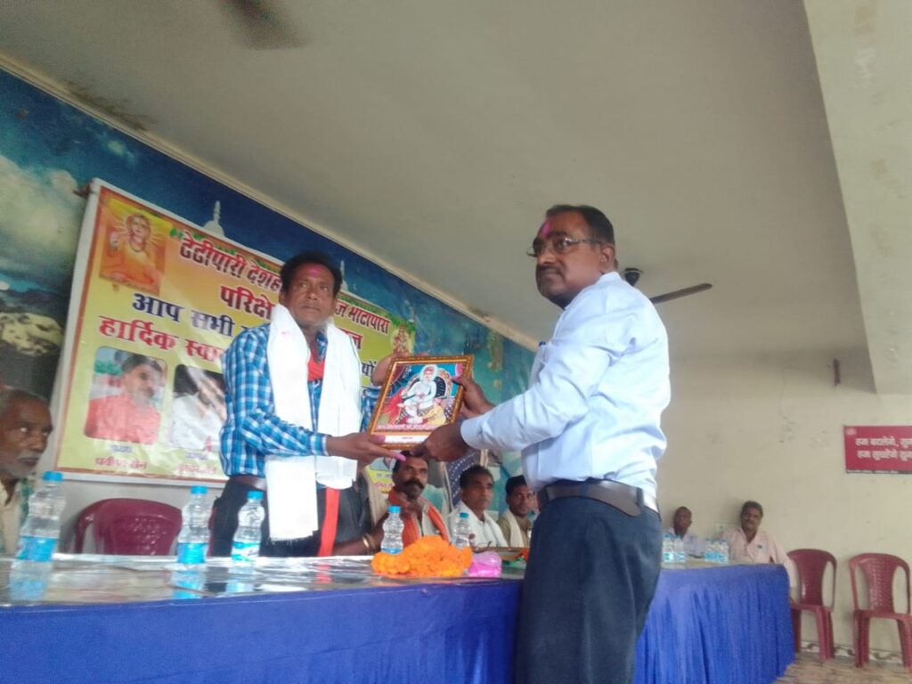 ढेढीपारी सेन समाज तरेंगाराज (भाठापारा) ने नवनिर्वाचित पदाधिकारियो का शपथ ग्रहण समारोह विधायक इंद्र साव के उपस्थिति मे हुआ सम्पन्न 3 IMG 20240409 WA0118