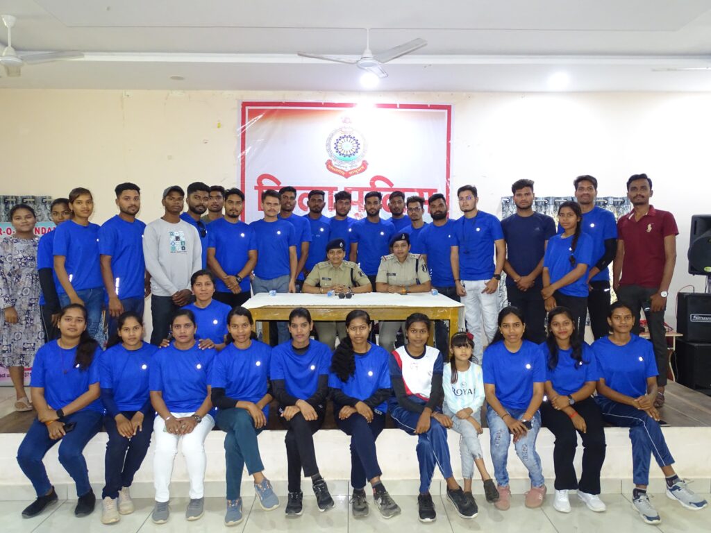 जिला बलौदाबाजार-भाटापारा पुलिस द्वारा आगामी पुलिस भर्ती, अग्निवीर भर्ती एवं अन्य शासकीय पदों में नियुक्ति के लिए युवाओं का मार्गदर्शन एवं महत्वपूर्ण जानकारी देने हेतु, आयोजित किया गया कैरियर गाइडेंस कार्यक्रम 1 IMG 20240414 WA0349
