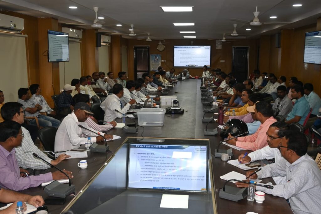 <br>मतों की गिनती के लिए मतगणना अधिकारी एवं माइक्रो आब्जर्वर को दिया गया प्रशिक्षण। 2 IMG 20240524 WA0138