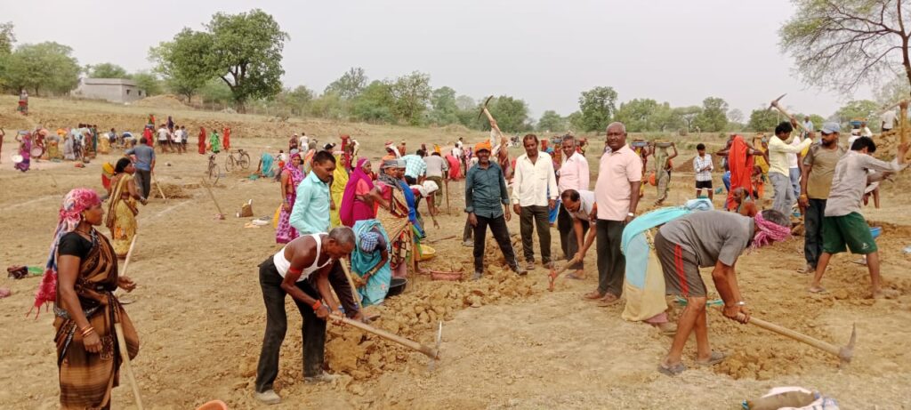 ग्राम पंचायत खैरा के आश्रित ग्राम पहादा में 19.73 लाख में बन रहा अमृत सरोवर 1 IMG 20240529 WA0190