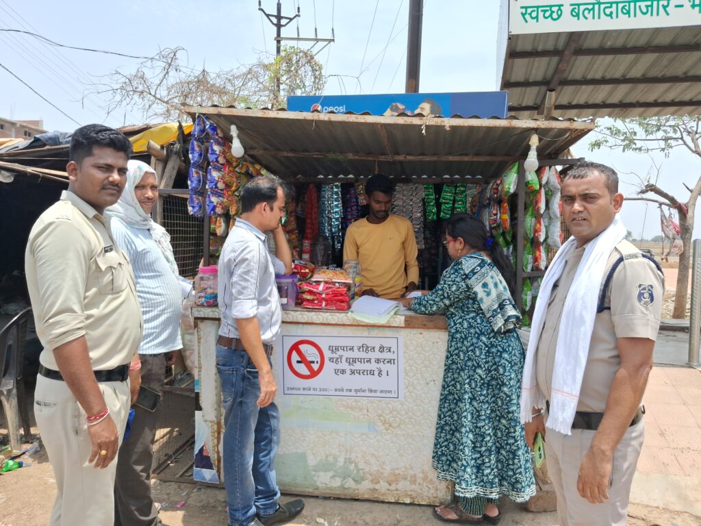 थाना लवन पुलिस द्वारा स्वास्थ्य विभाग की टीम के साथ कोटपा अधिनियम 2003 के तहत 10 लोगो पर कार्यवाही कर 1800 रू. जुर्माना लगाया गया। 1 IMG 20240529 123521