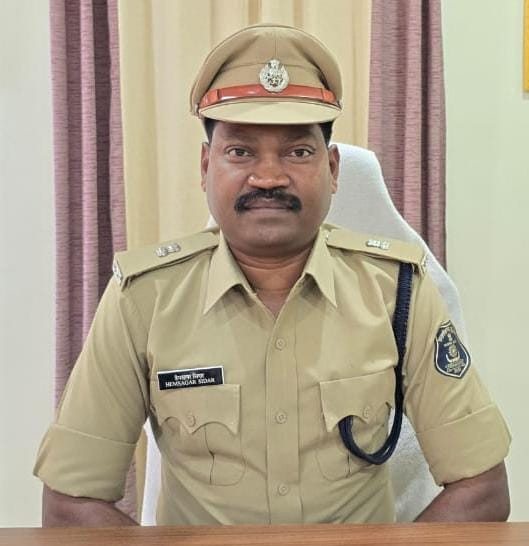हेमसागर सिदार ने आज अतिरिक्त पुलिस अधीक्षक बलौदाबाजार के रूप में किया पदभार ग्रहण। 1 1002728239