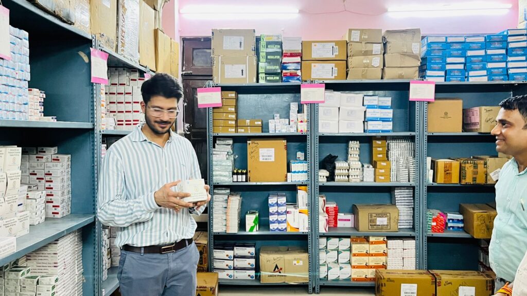 स्वास्थ्य सुविधाओं का जायजा लेने कलेक्टर पहुँचे हॉस्पिटल,30 बेड हॉस्पिटल के कार्य को शीघ्र पूरा करने के दिए निर्देश। 3 1002791423