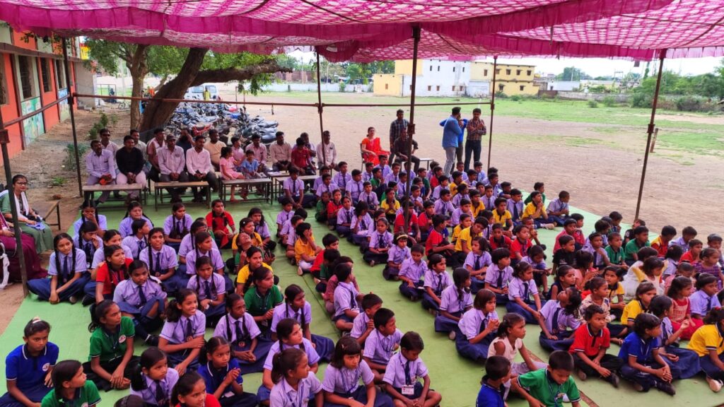 हर्ष एवं उल्लास के साथ मनाया गया विद्यालय प्रवेशोत्सव । 2 1002792023