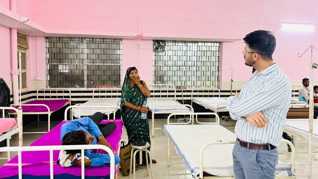 स्वास्थ्य सुविधाओं का जायजा लेने कलेक्टर पहुँचे हॉस्पिटल,30 बेड हॉस्पिटल के कार्य को शीघ्र पूरा करने के दिए निर्देश। 2 1002792096
