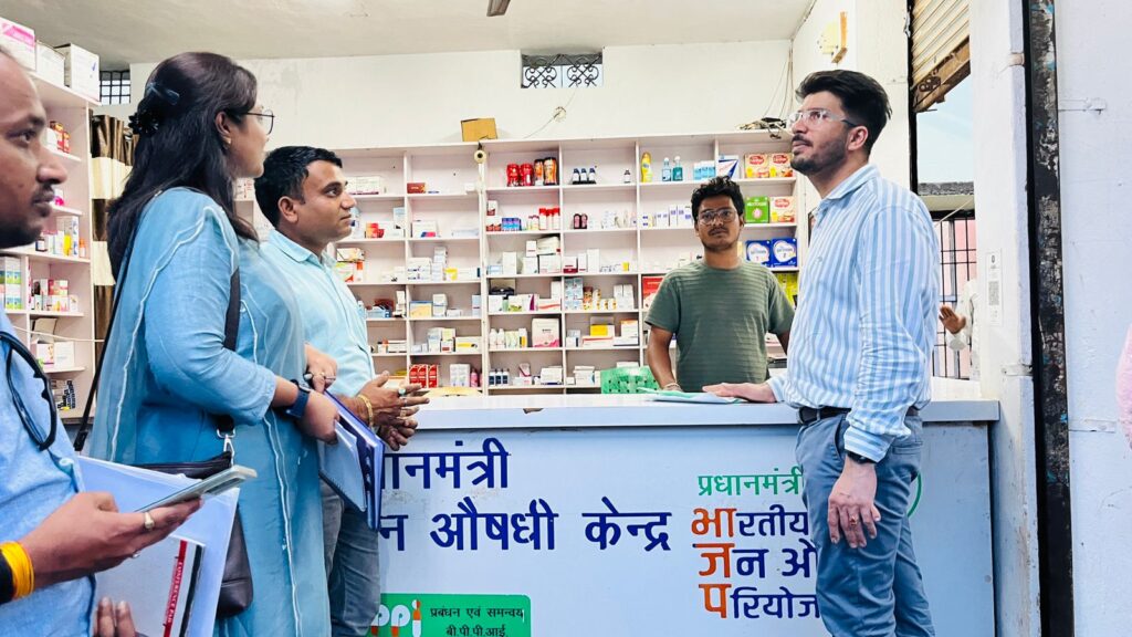 स्वास्थ्य सुविधाओं का जायजा लेने कलेक्टर पहुँचे हॉस्पिटल,30 बेड हॉस्पिटल के कार्य को शीघ्र पूरा करने के दिए निर्देश। 1 1002792110