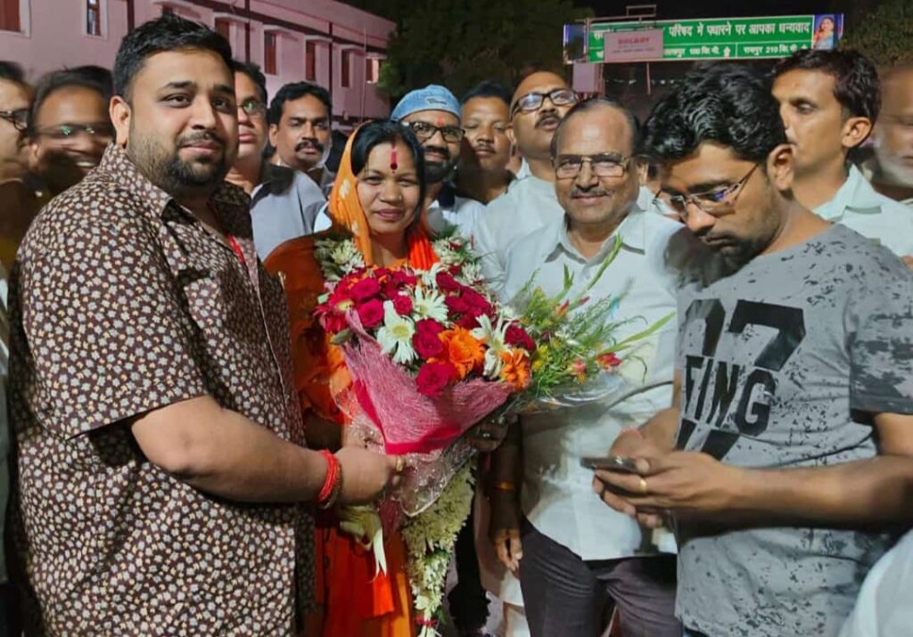 सांसद प्रत्याशी कमलेश जांगड़े की ऐतिहासिक जीत पर जिला पंचायत सभापति नवीन मिश्रा ने दी बधाई। 1 IMG 20240605 WA0189