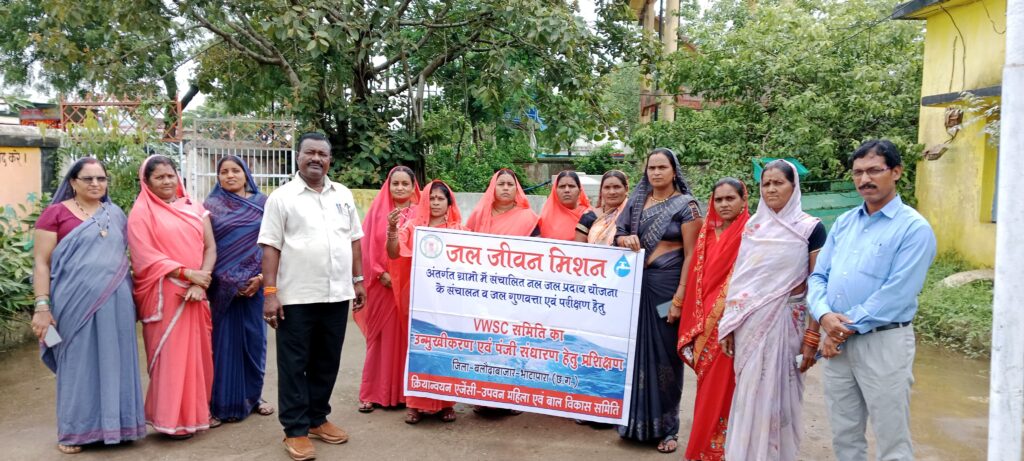 सकरी के जनप्रतिनिधियों एवं कर्मचारियों ने चलाया स्वच्छता अभियान। 1 1002876624