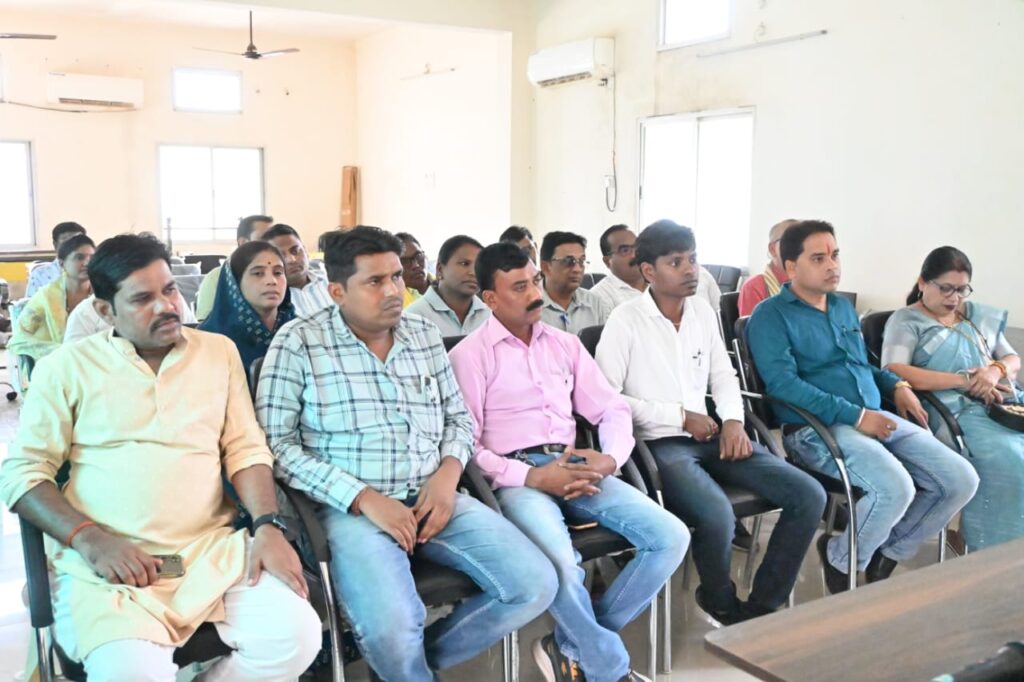 ग्राम विकास में सरपंच- सचिव की अहम भूमिका- कलेक्टर। 2 1002911424