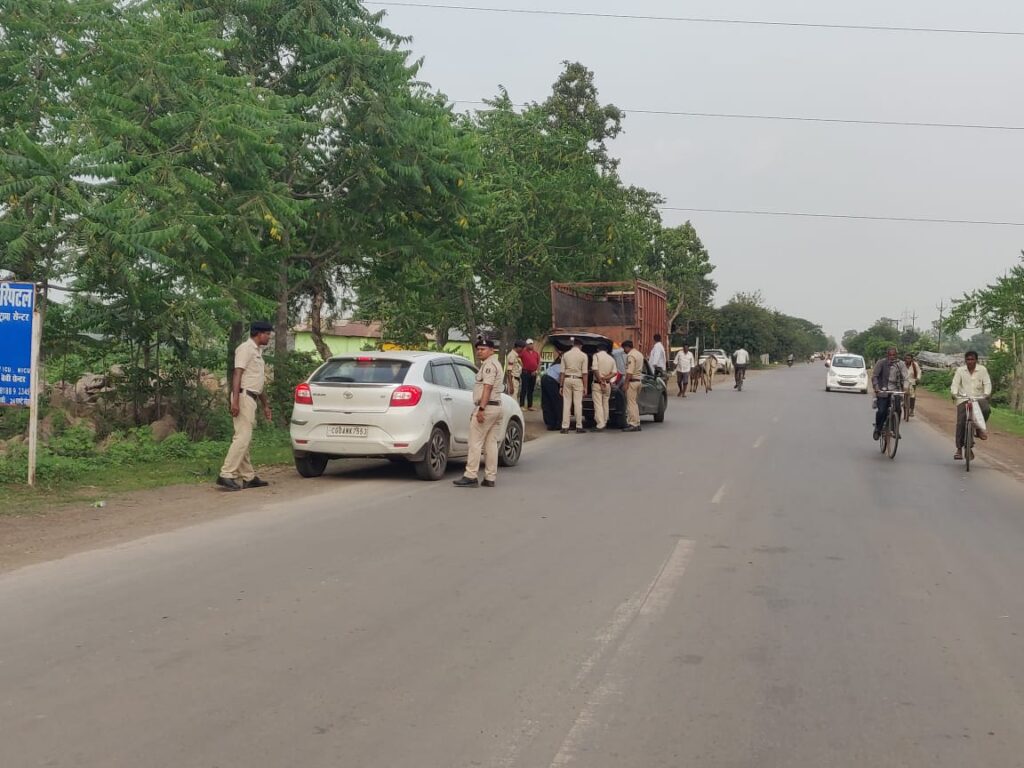 जिला बलौदाबाजार-भाटापारा पुलिस द्वारा यातायात के नियमो का अवहेलना करने वाले कुल 93 वाहन चालको से कुल ₹33,600 समन शुल्क किया गया वसूल। 5 1002926876