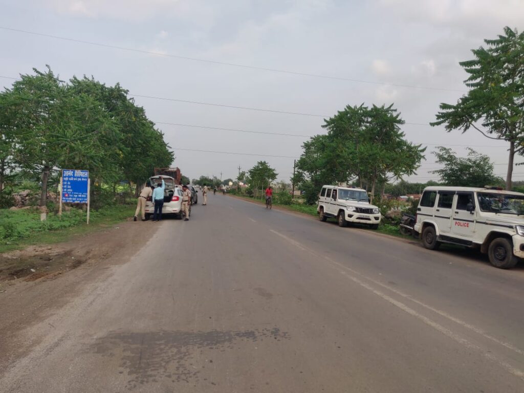 जिला बलौदाबाजार-भाटापारा पुलिस द्वारा यातायात के नियमो का अवहेलना करने वाले कुल 93 वाहन चालको से कुल ₹33,600 समन शुल्क किया गया वसूल। 3 1002926883