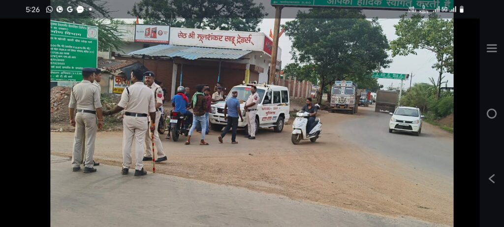 जिला बलौदाबाजार-भाटापारा पुलिस द्वारा यातायात के नियमो का अवहेलना करने वाले कुल 93 वाहन चालको से कुल ₹33,600 समन शुल्क किया गया वसूल। 2 1002926894