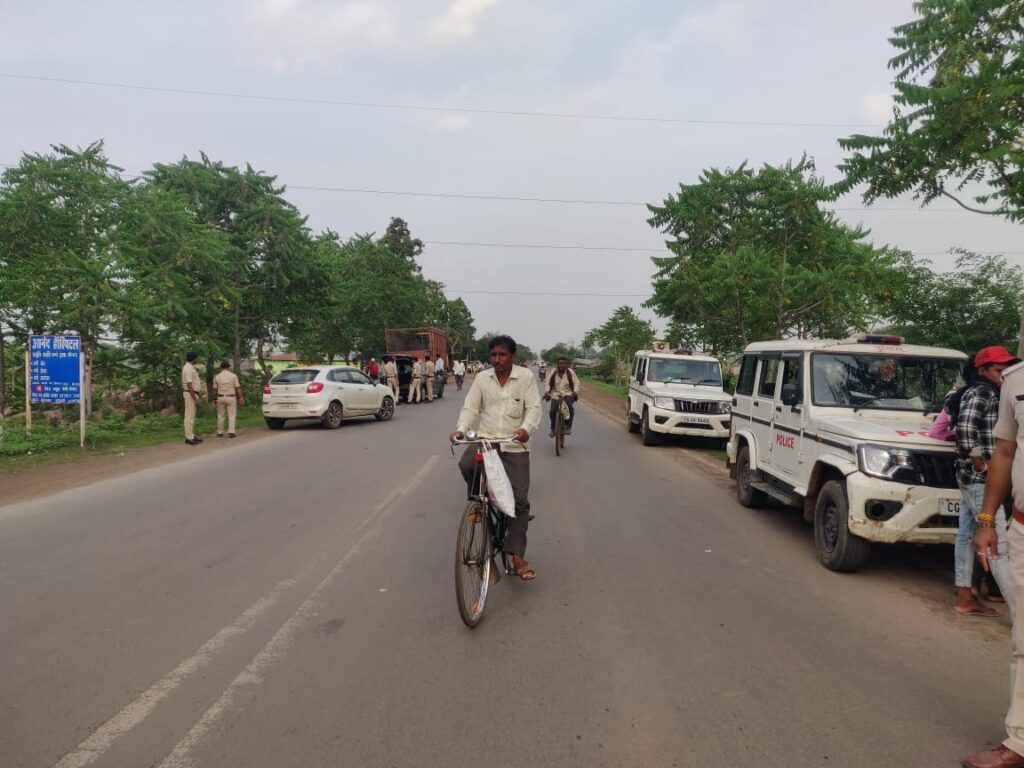 जिला बलौदाबाजार-भाटापारा पुलिस द्वारा यातायात के नियमो का अवहेलना करने वाले कुल 93 वाहन चालको से कुल ₹33,600 समन शुल्क किया गया वसूल। 6 1002926903