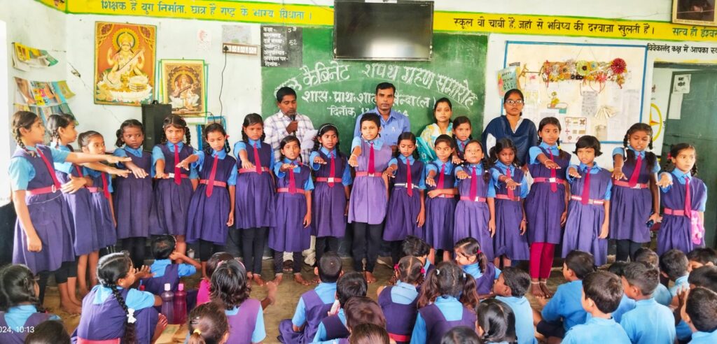शासकीय प्राथमिक शाला खैन्दा में बाल कैबिनेट का शपथ ग्रहण समारोह । 1 1002938023
