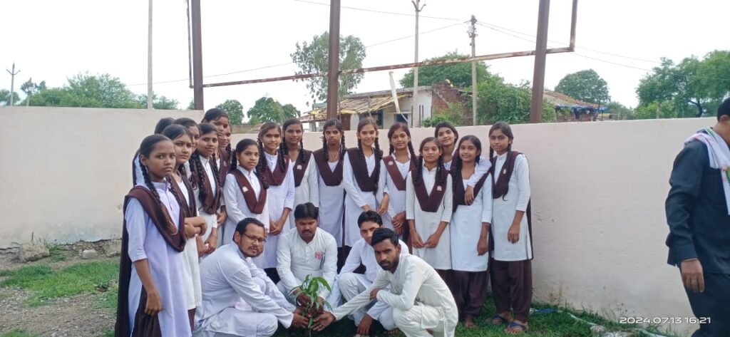 हर्ष एवं उल्लास के साथ मनाया गया विद्यालय प्रवेशोत्सव। 1 1002939541