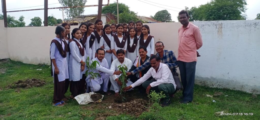 हर्ष एवं उल्लास के साथ मनाया गया विद्यालय प्रवेशोत्सव। 2 1002939544