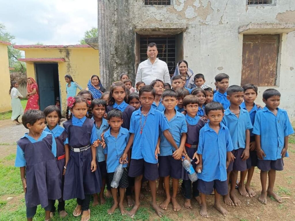 विधायक संदीप साहू ने सरवाडीह में प्राथमिक शाला अतिरिक्त भवन का लोकार्पण किया। 2 1002997955