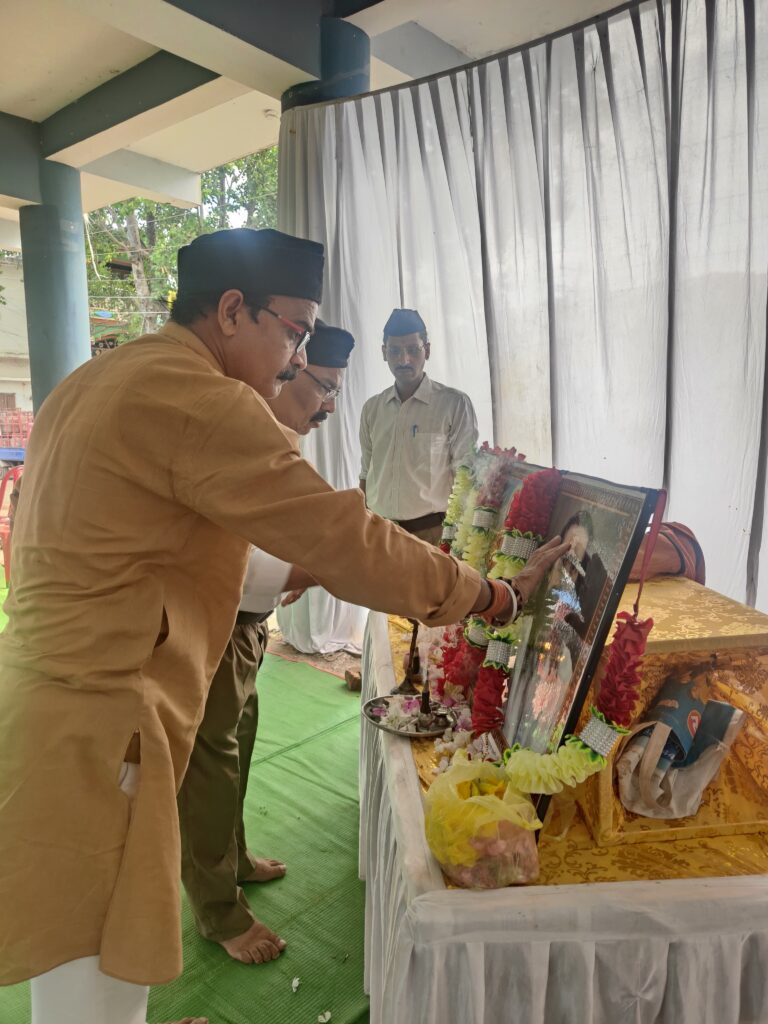 राष्ट्रीय स्वयं सेवक संघ कसडोल खंड के स्वयंसेवकों ने मनाया गुरु पूर्णिमा उत्सव । 1 1003020041 2