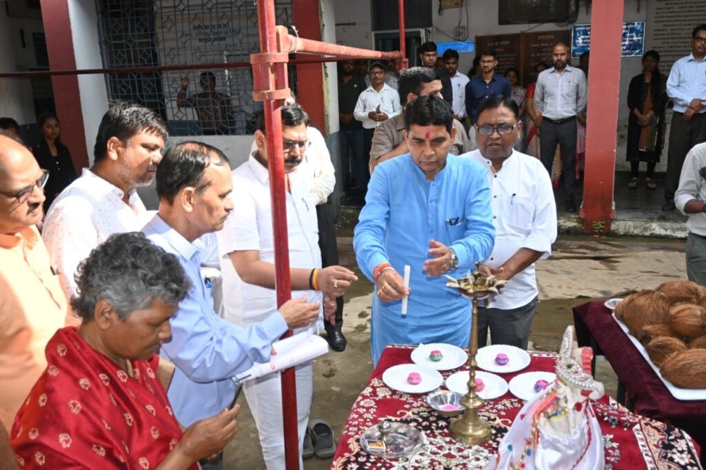 आध्यात्मिक,सांस्कृतिक एवं नव तकनीकी का समावेश है नई शिक्षा नीति, नौकरी की जगह स्वरोजगार पर जोर-श्री टंकराम वर्मा। 2 img 20240805 wa01969042864748760863607